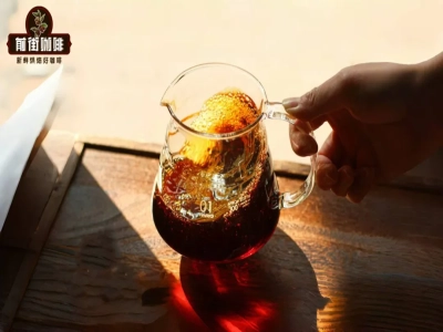 ハンドドリップコーヒーはどうやって淹れるか ハンドドリップコーヒーの最初のステップでペーパーフィルターをセットする際の詳細 ハンドドリップコーヒー入門チュートリアルではどの焙煎度のコーヒー豆を購入すればよいか