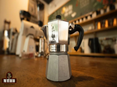 家庭用コーヒー器具のおすすめ｜挽きたてのコーヒー粉で美味しいブラックコーヒーをどう淹れる？モカポットでどんなコーヒー豆を煮ることができる？モカポットの使い方とコツを図解で詳しく解説