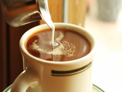 ハンドドリップコーヒーにミルクを加えてもいいですか？その割合はどれくらいですか？どのコーヒー豆が生ミルクと一緒に飲むのに最も適していますか？ゴールデンマンデリングのドリップブラックコーヒーにミルクを加えても大丈夫ですか？