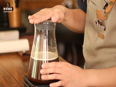 コールドブリューを作る際の注意点は何ですか？自宅版の水出しコーヒーにはどのような器具が必要ですか？コールドブリューはどれくらいの時間漬けておけばよいですか？甘くて香り高いコールドブリュー用豆のおすすめ。