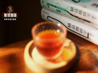 初心者のハンドドリップコーヒーの注ぎ方のコツ。中心からどうやってまんべんなく注水するか、ハンドドリップの練習にどのコーヒー豆が向いているか、扇形ドリッパーと円錐形ドリッパーどちらが良いか