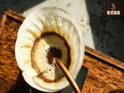 ハンドドリップコーヒーの抽出方法｜「ブラジルナッツ効果」とは何か 粉床を平らにする際にコーヒーの抽出に影響を与えないようにするにはどうすればよいか